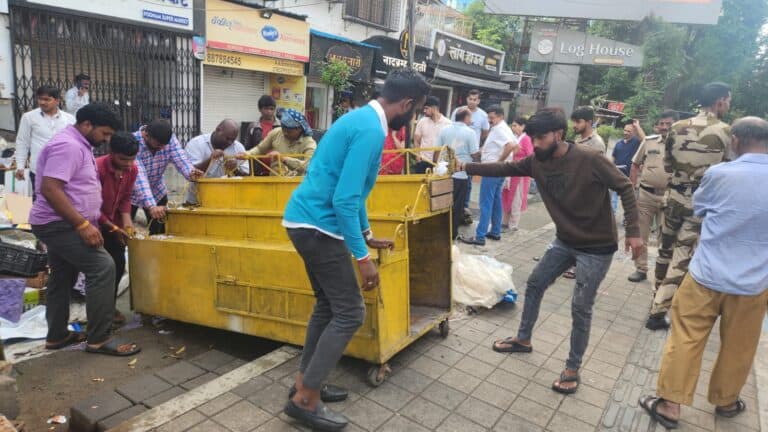महापालिकेची शहरात अतिक्रमण विरोधी धडक करावाई