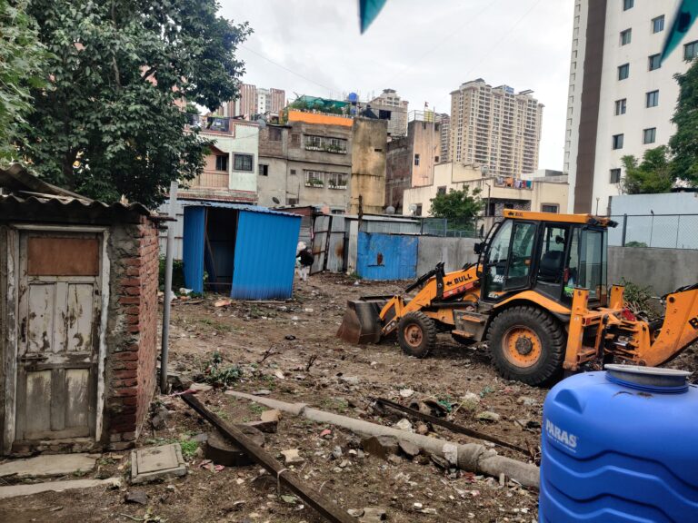 खराडीतील कोट्यवधी रुपयांची जमीन लाटण्याचा एका बिल्डरचा डाव ? ; पोलिसांत तक्रार दाखल