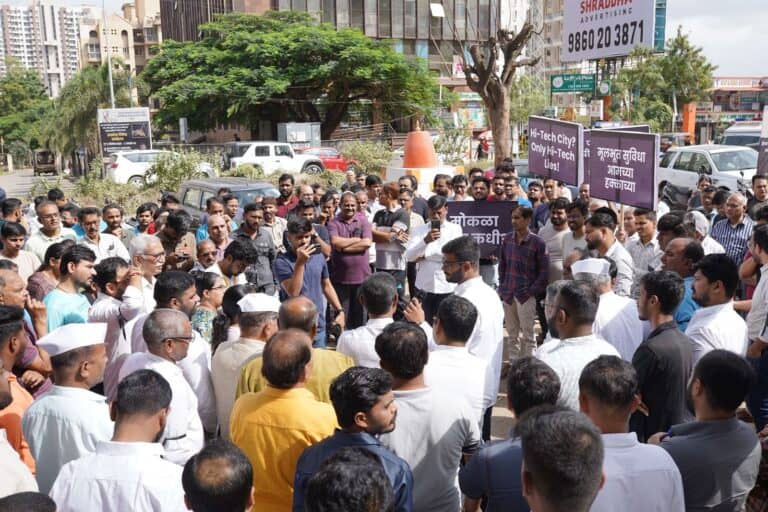 हायटेक सिटीच्या नावाखाली फसवणूक ; नागरिकांचे, शेतकऱ्यांचे रस्त्यावर उतरत  आंदोलन